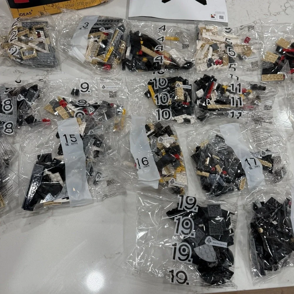 LEGO Ideas: Tuxedo Cat (21349)